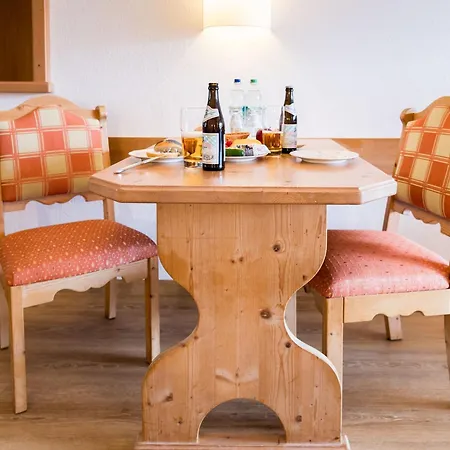 Apartamento 12, Apartmenthaus An Der